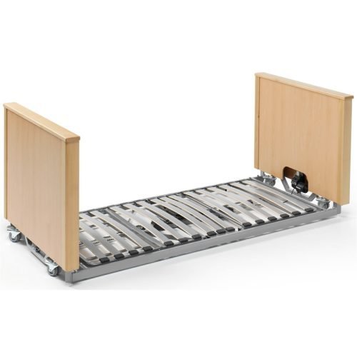 Cama geriátrica cota cero en posición horizontal plana