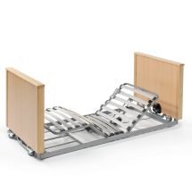 Cama geriátrica cota cero con respaldo y piernas elevadas